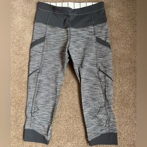Lululemon Run For Fun Crop. Size 4. Gray Wee Are From Space